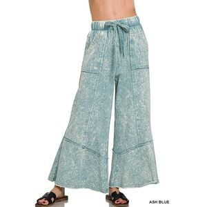 NWT Zenana Ladies ASH BLUE EXPOSED-SEAM FLARE HEM PANTS WITH POCKETS - Small